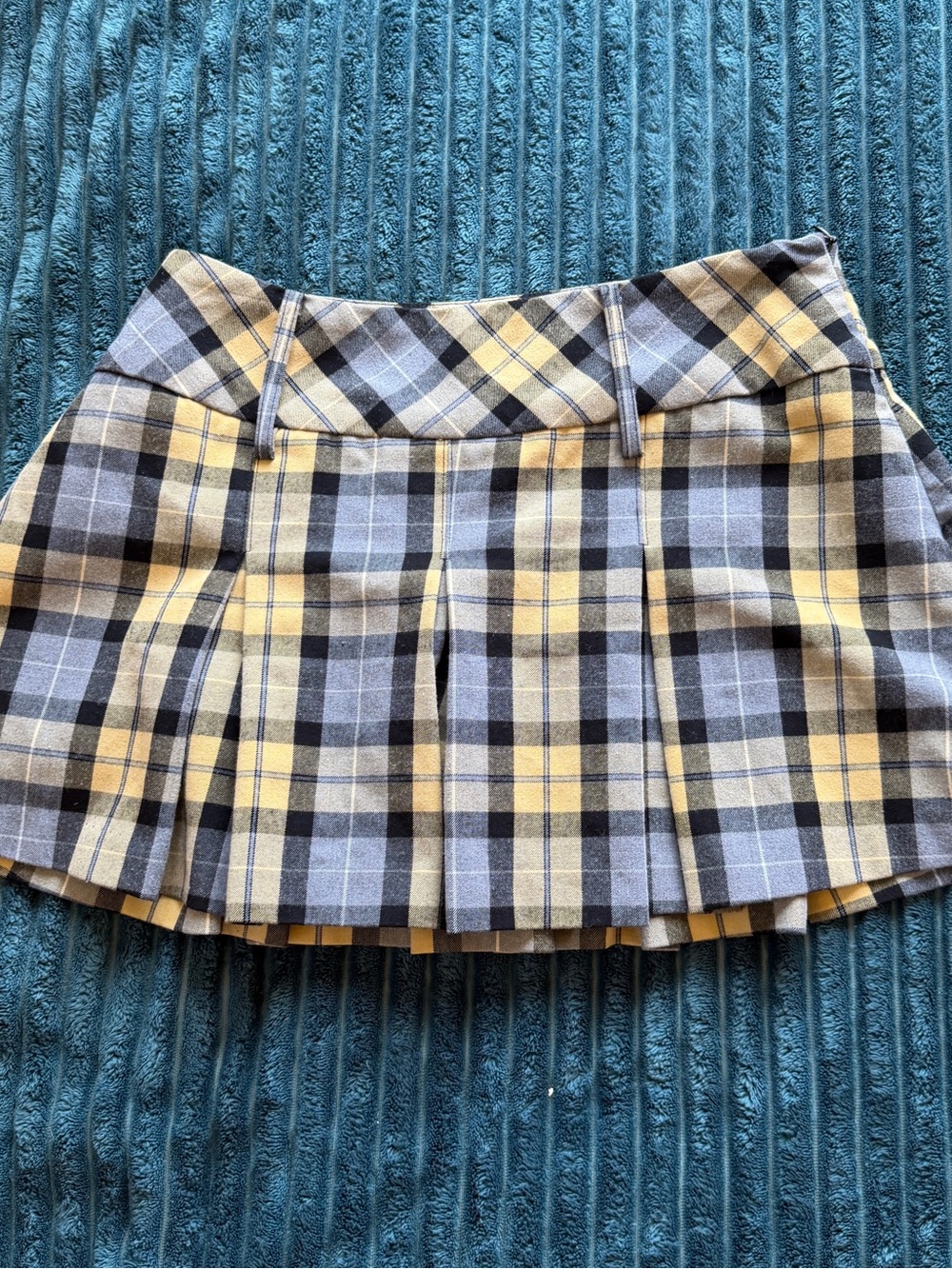 Y2K Candie’s Plaid Pleated Mini Skirt in Yellow & blue